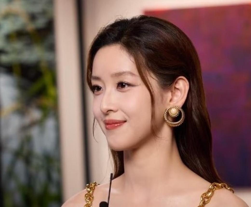 刘强东章泽天，双双冲上热搜！

4月9日，刘强东和章泽天夫妻俩，突然双双冲上热搜