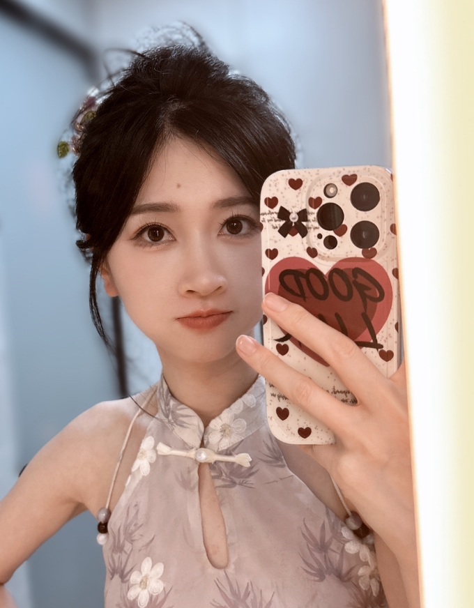 #DOTA2##刀塔史上的今天# DOTA2女解说Ams晒照：愿天下有情人终成眷