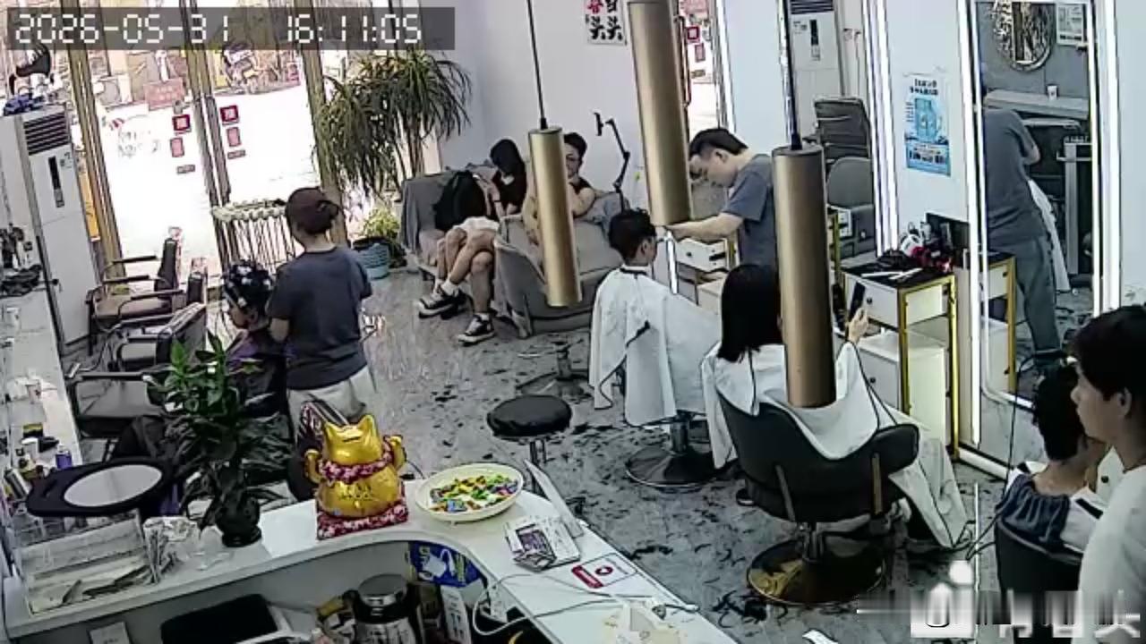 不知不觉一个月又过完了，理发店同行报业绩了？不准虚报哦！是不是比上个月还差？