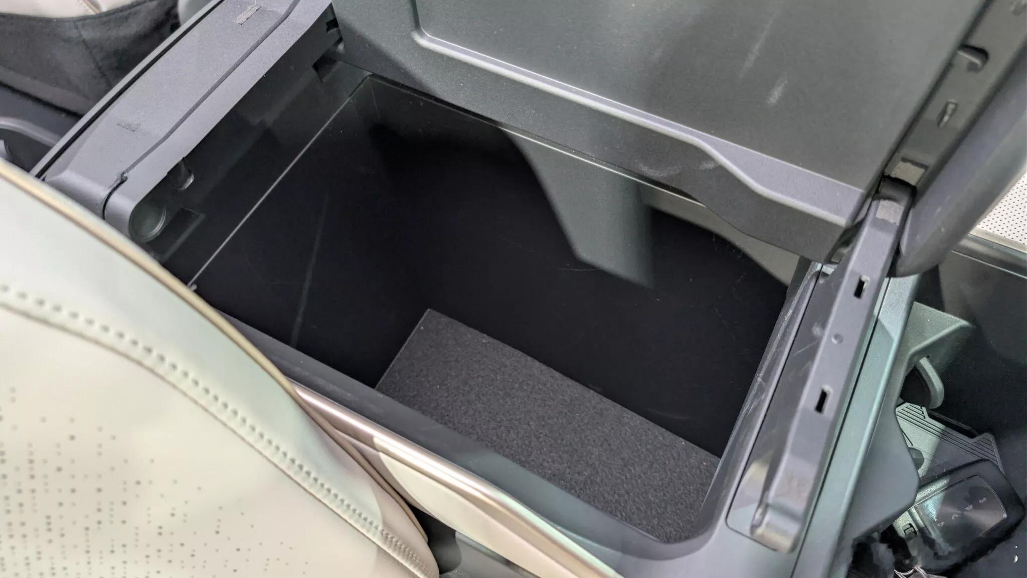 全新电动汉兰达内饰实拍图，各种放大观摩，暂时没发现什么亮点...