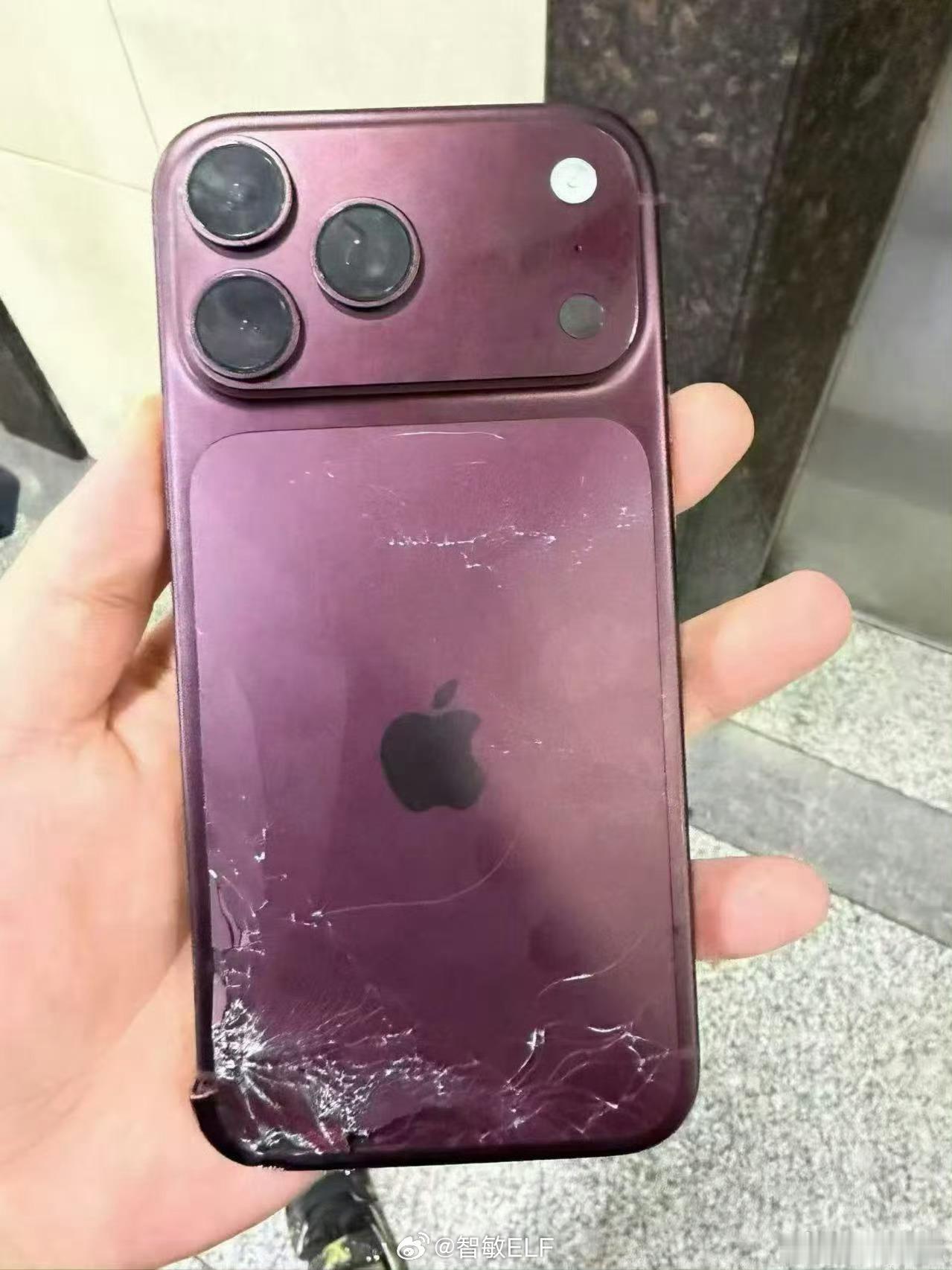 iPhone18Pro首摔我还没拿到呢有的人就已经碎了这是买了AC+吧[doge