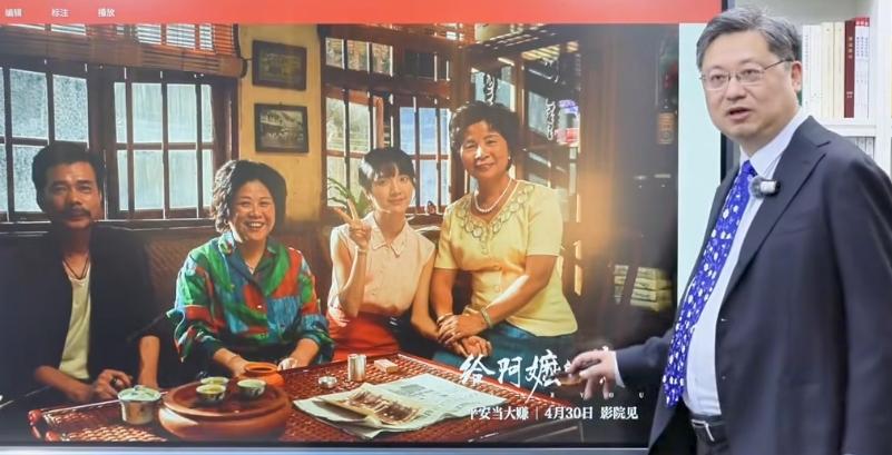 《给阿嬷的情书》走红后，人民日报对此发表多篇评论，揭示其成功密码，批判行业惰性，