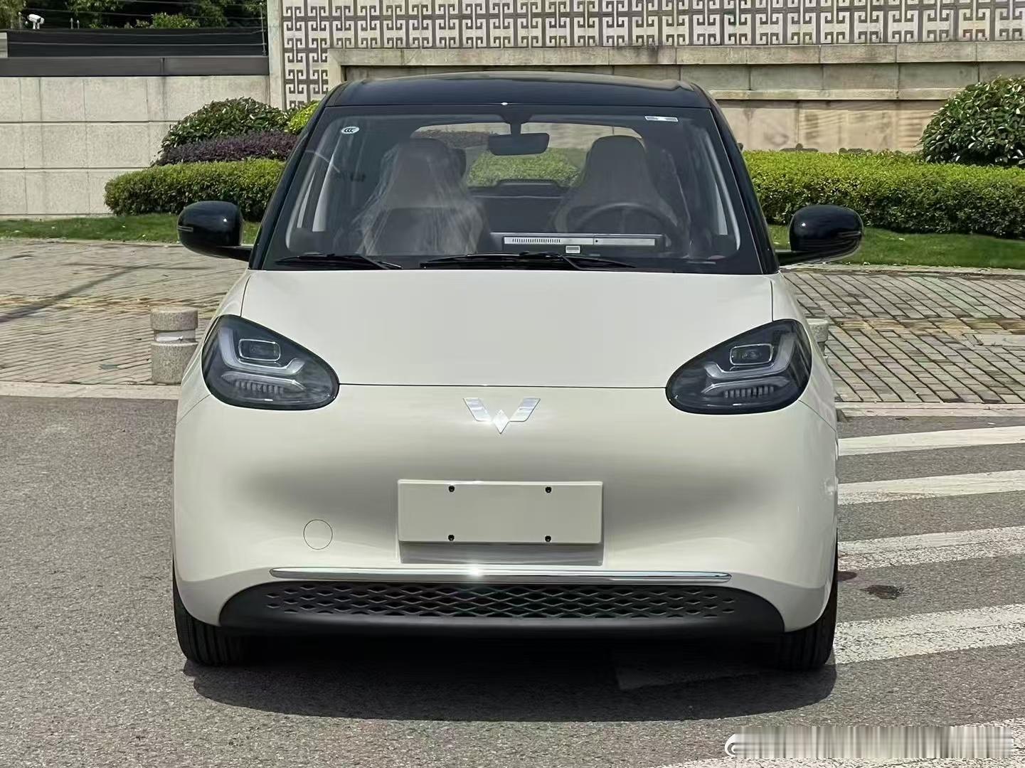 全新五菱缤果 续航300km多全新全新 新车7万多 现在只要5.98万 送交强险