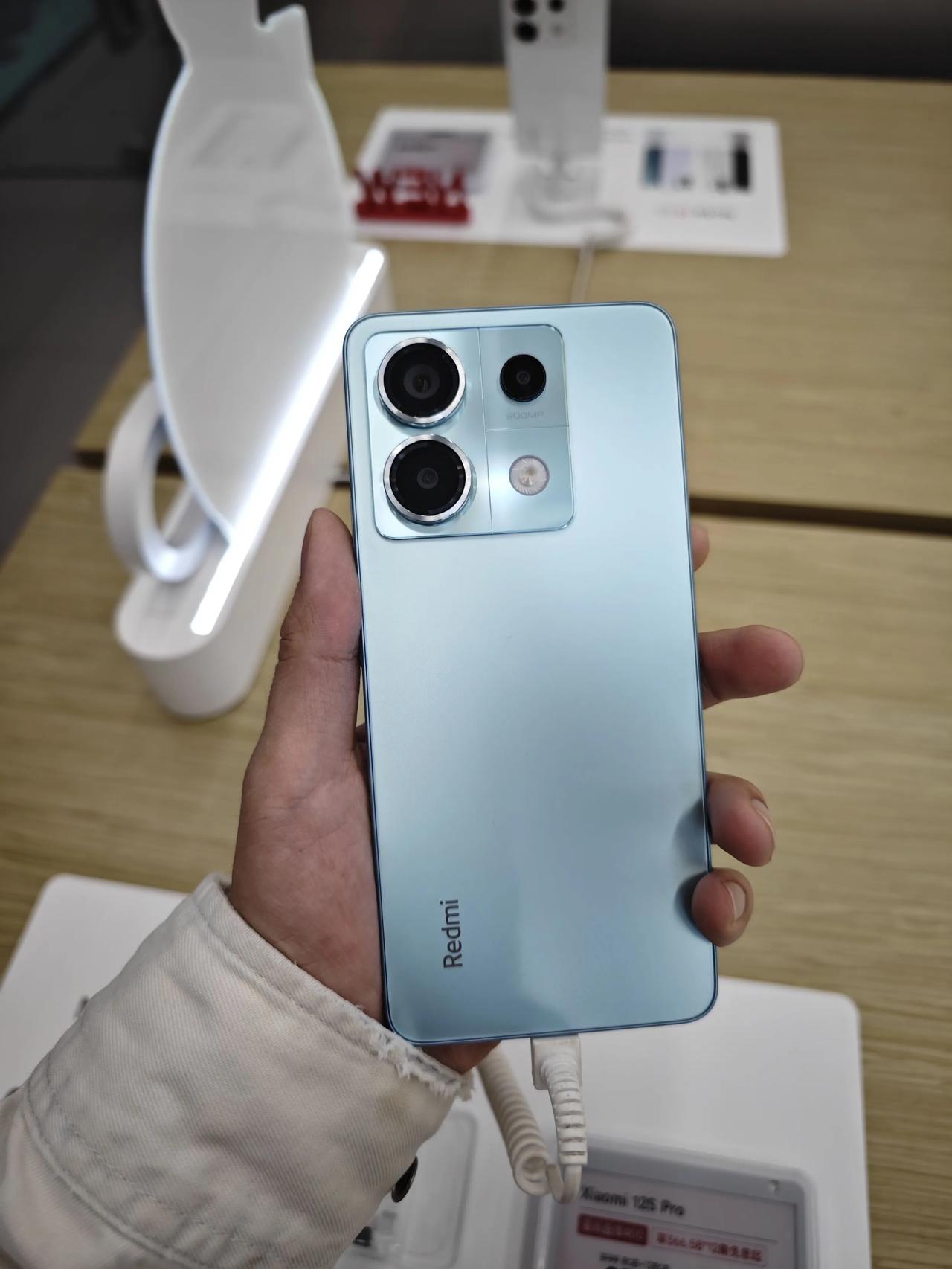 真是搞不懂，明明红米note12 Turbo把模组台阶干掉了，这note13竟然