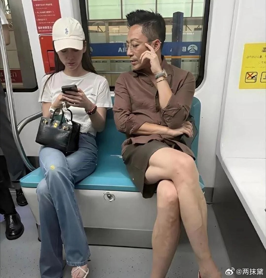 身家上亿的大明星，居然也坐这种几块钱的地铁？ 