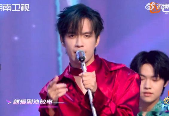 好六PD你配享太庙丁程鑫的柠檬叉舞也太会了吧！动作又利落又有感觉，好六 PD 能