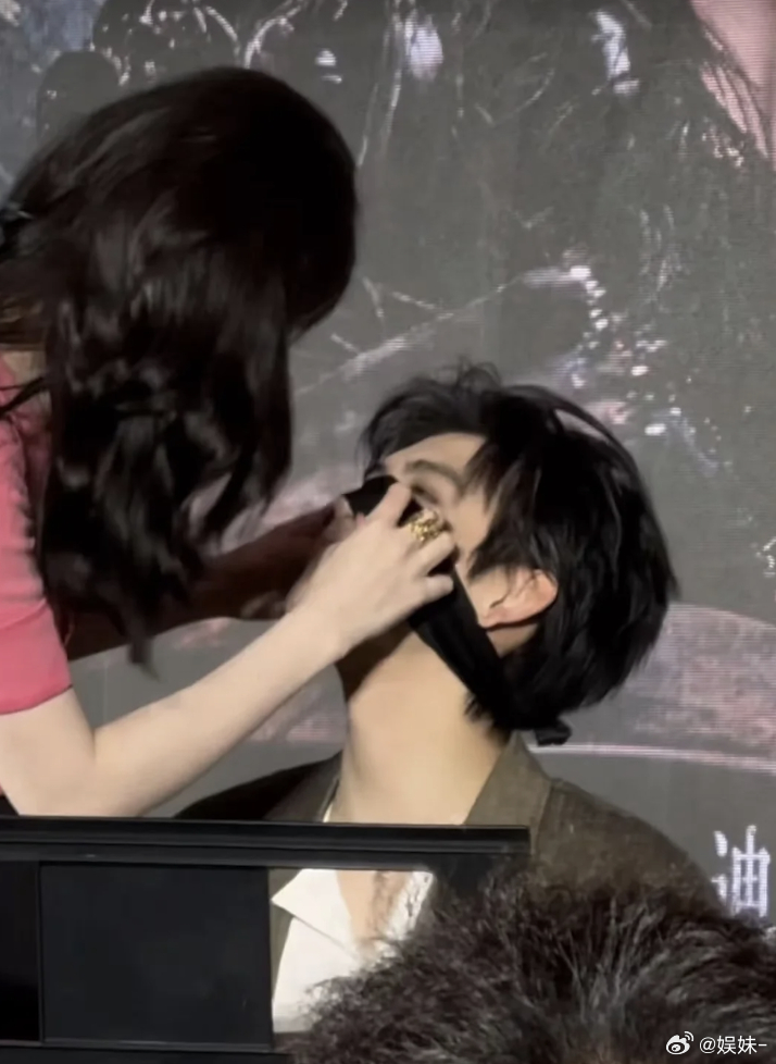 这么会玩谁能不磕啊😂 