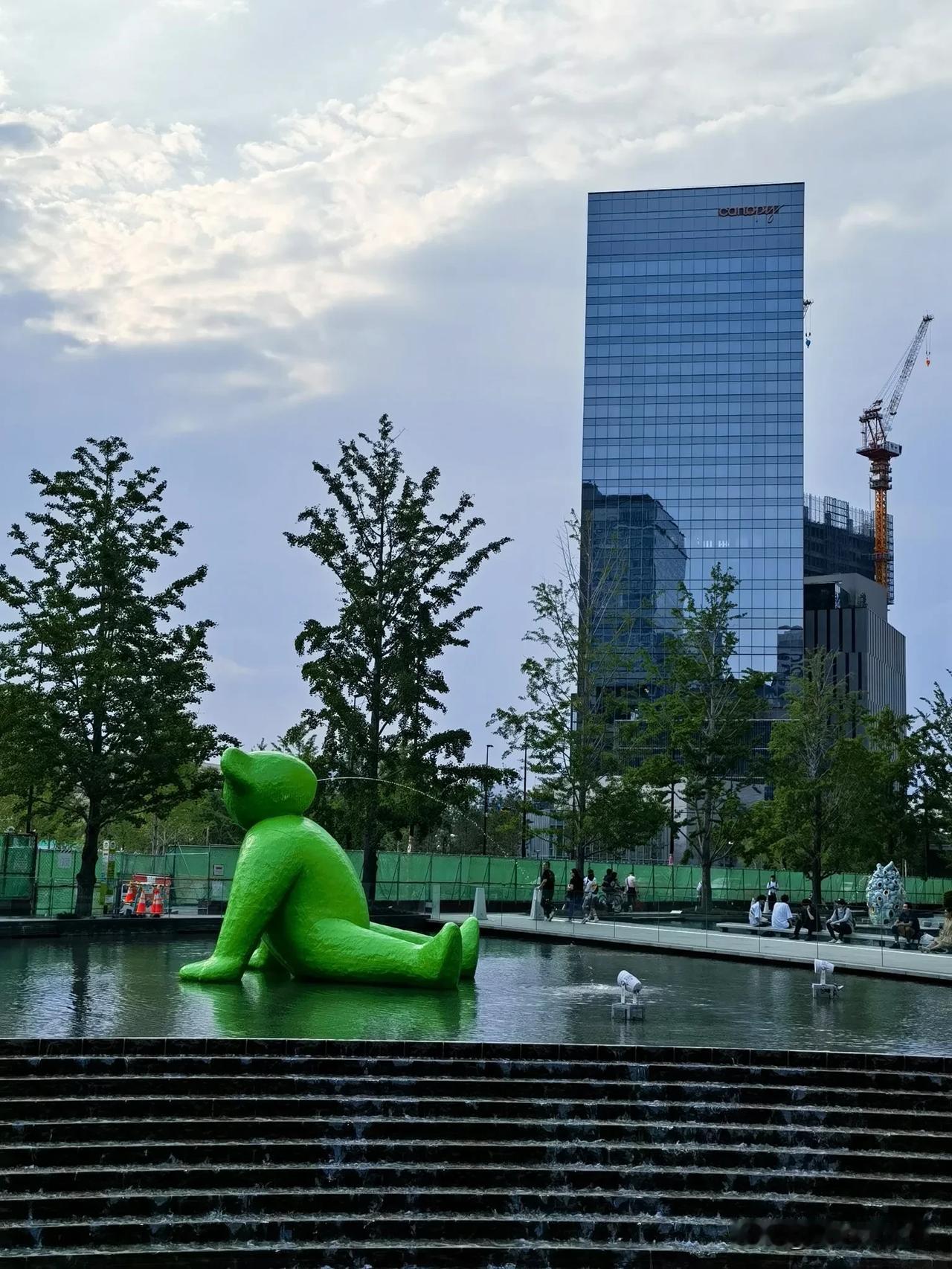 【风铃】日本大阪梅田街景
梅田像迷宫，我在地面转了一大圈，也没搞明白东南西北。