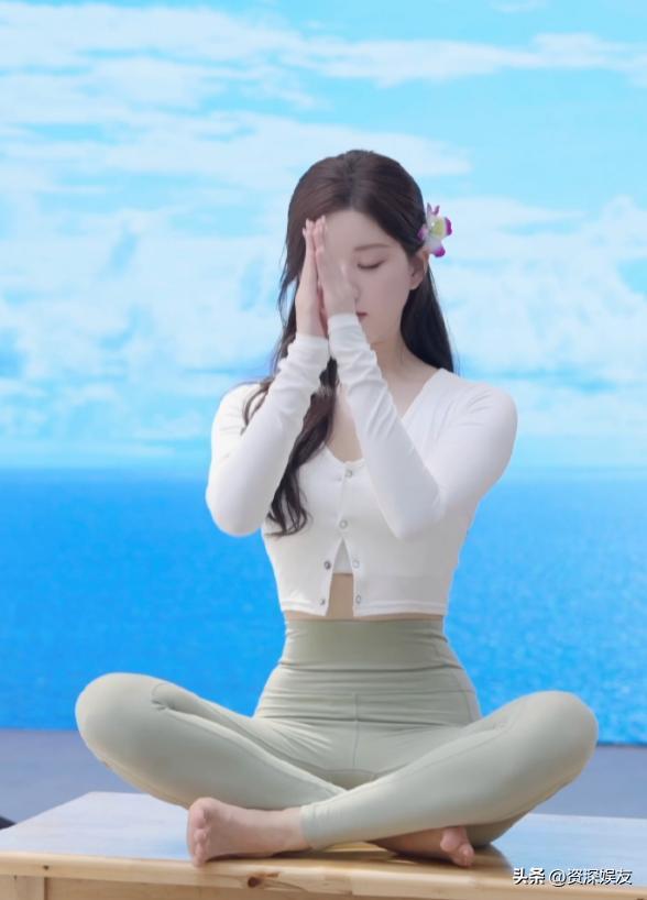 赵露思瑜伽健身，凹凸感太出众，隔着屏幕都闻着香味了 