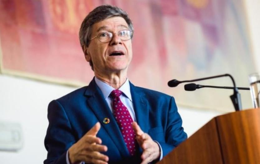 为什么美国现在死咬中国不放？美国经济学家说过一句大实话：中国不是敌人，而是中国走