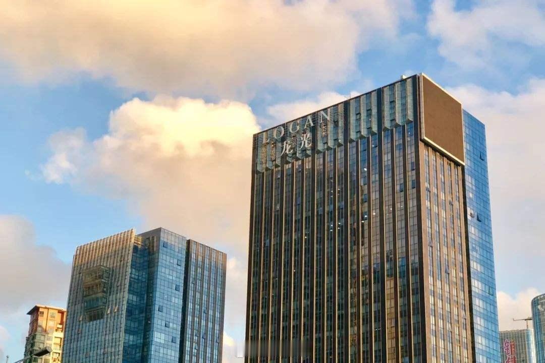 【龙光于7 月24日召开境外债务重组债权人会议】依据开曼及香港法院裁定，7 月 