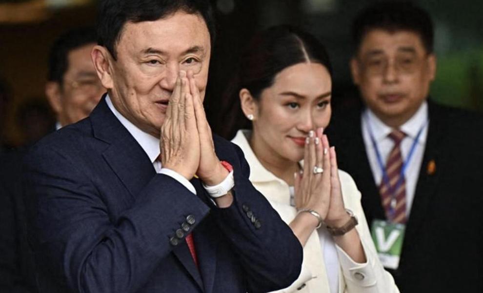 他信、佩通坦出大招，泰国王室、军方坐不住了！
 
佩通坦被罢免总理一职后，他信家