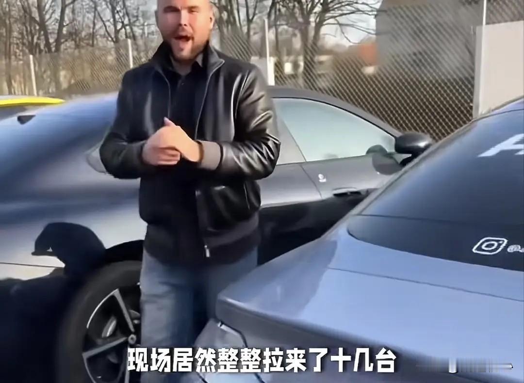 先生们，女士们，大家下午好！
Ladies and gentlemen, goo
