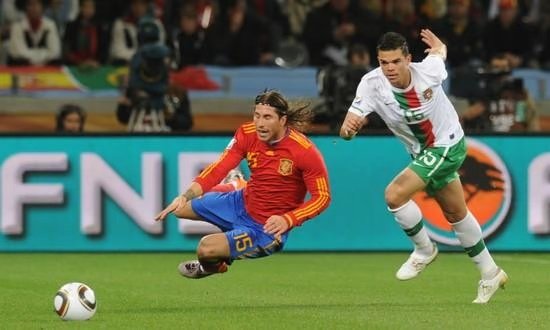 2010年11月18日，新科世界杯冠军西班牙在里斯本与葡萄牙进行了一场热身赛，C