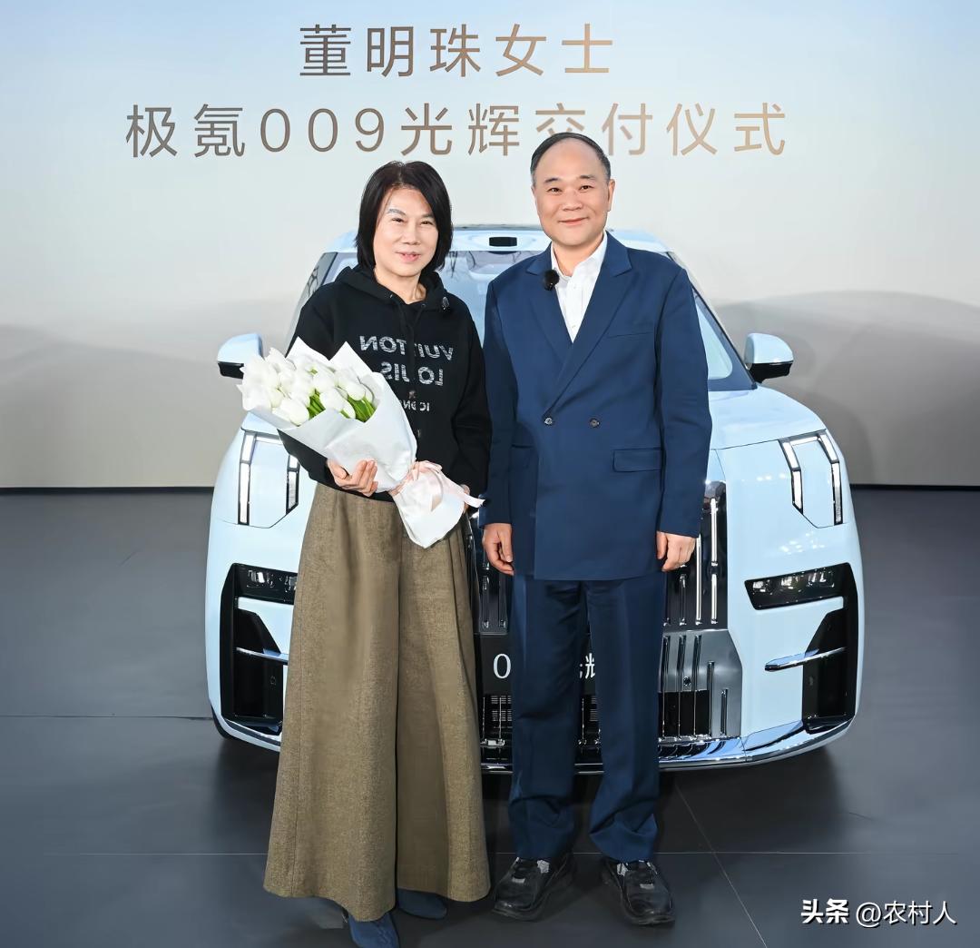 董明珠也太低调了，都这么有钱了还买这种便宜的车。像她这种身份最起码得买劳斯莱斯，