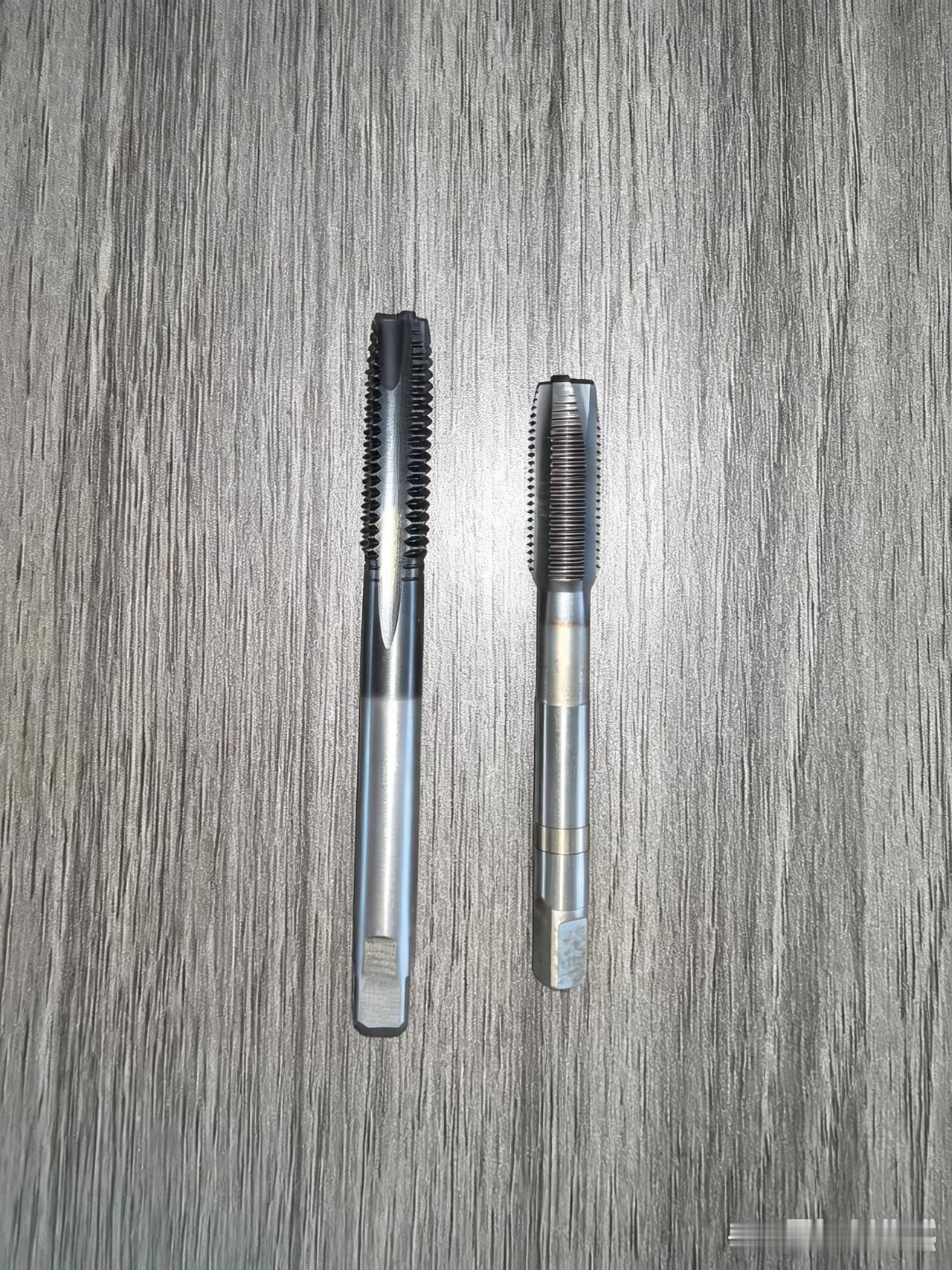 车间近期接到一批铸铁件打孔攻丝的加工活。我去向新来的车间主任询问，加工M12螺纹