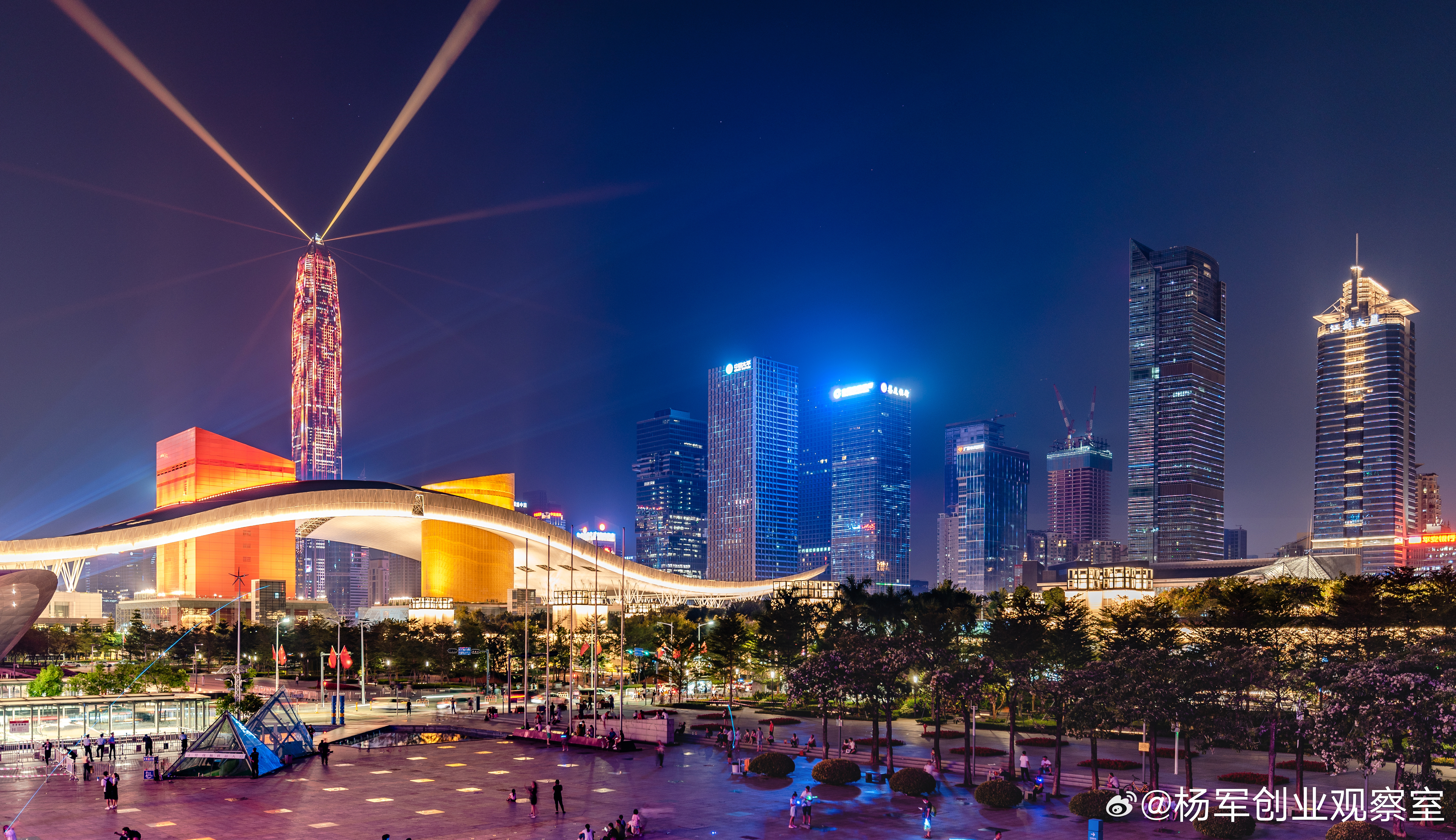 问：怎样确保分钱公平合理？答：绩效评价体系和利益分配机制必须要透明。利益分配应该