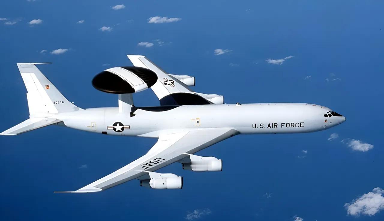 伊朗要提高警惕了！
4月29日，据俄媒透露，一架美军波音E-3“哨兵”远程雷达预