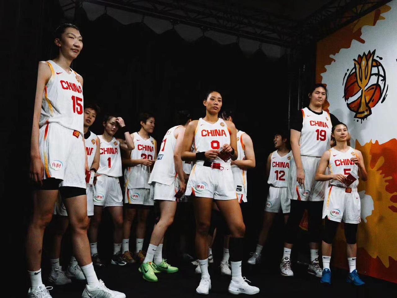 在1/4决赛不敌法国队后，中国女篮结束2026世界杯征程。目前，姑娘们已投入到名