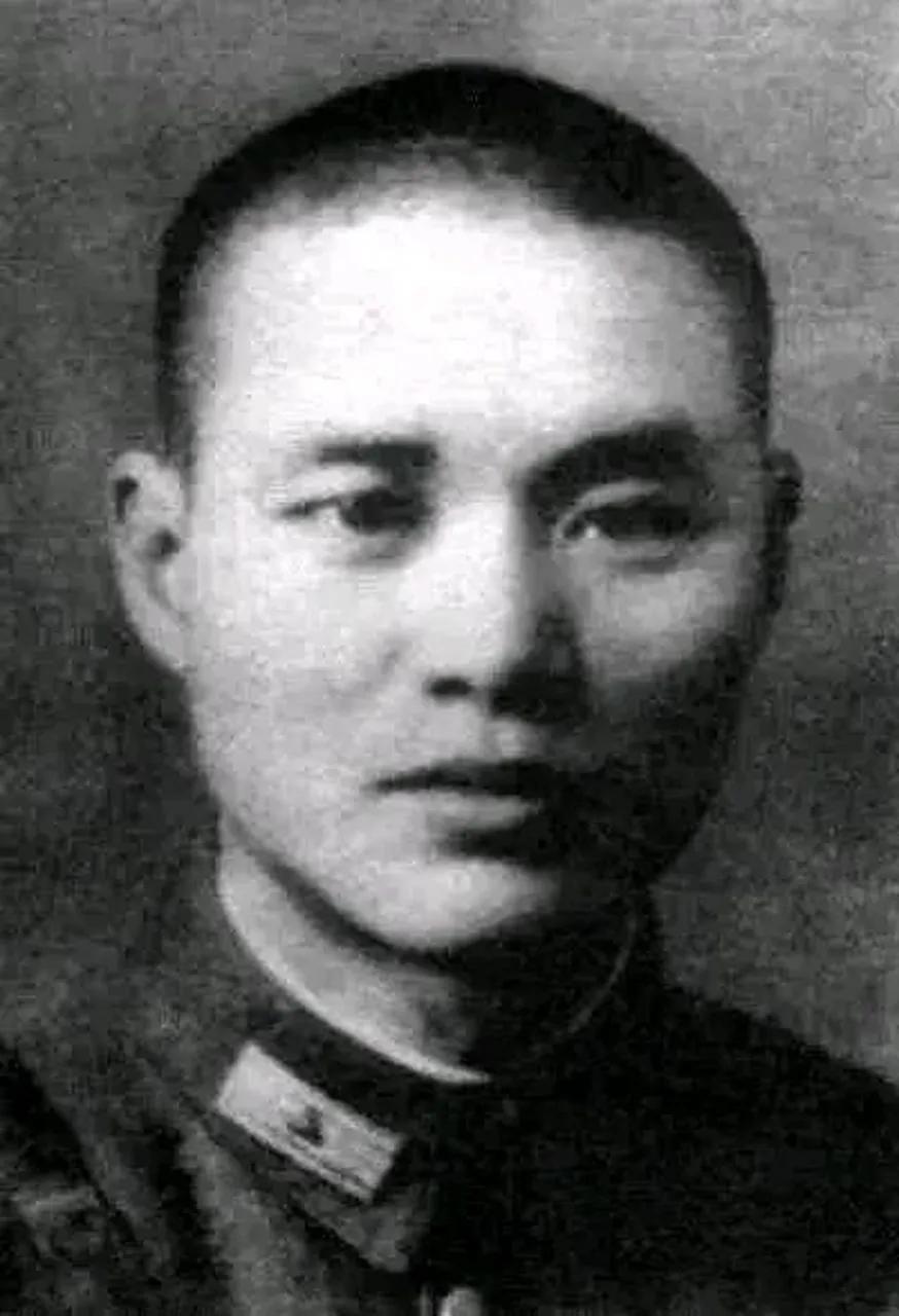 沈醉在观看1958年阅兵时，观礼现场突然出现的一个人，让他大惊不已，惶惶度日。