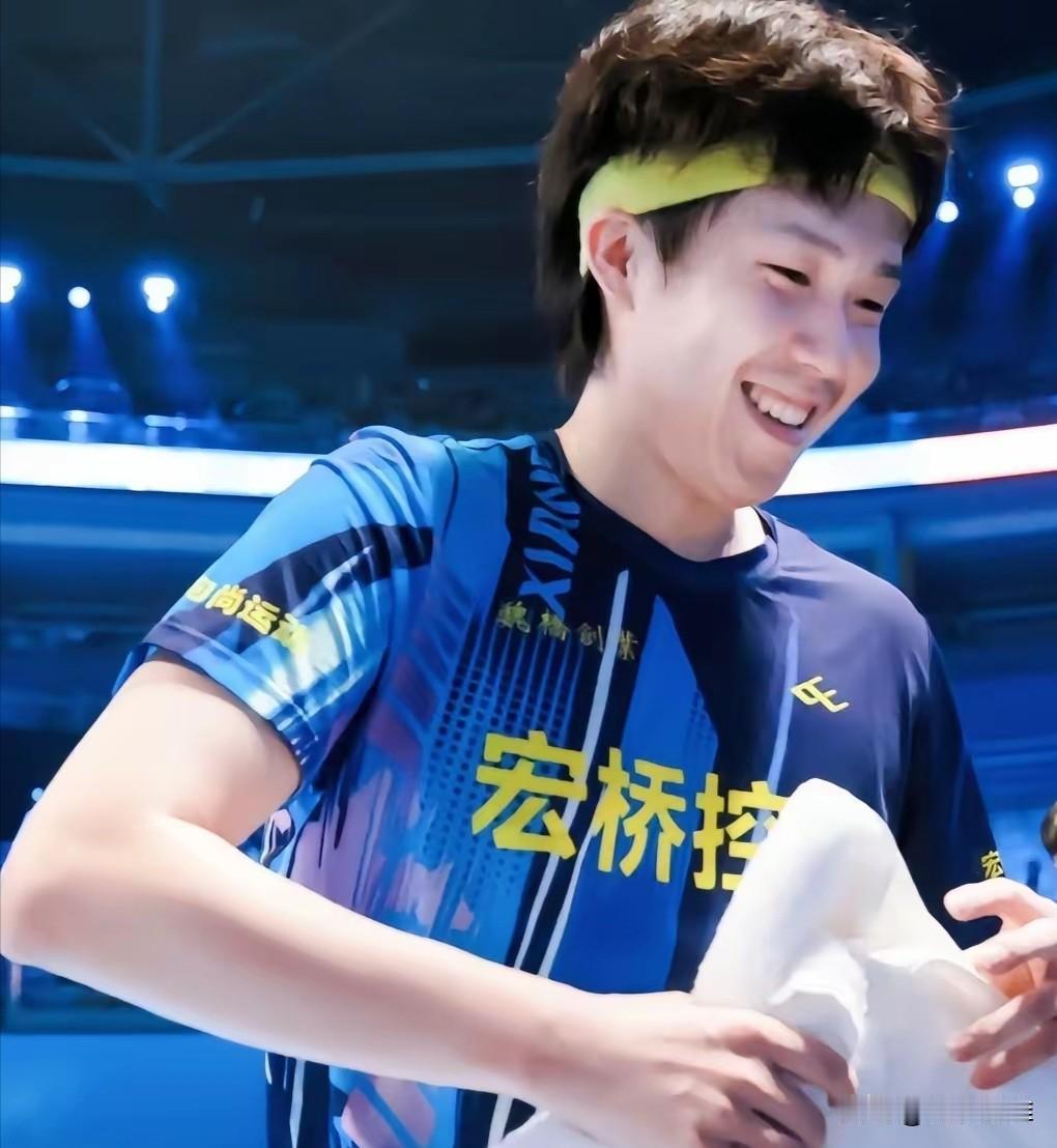 【唉！整个国乒男队也只有王楚钦能拿得出手】看看最近几场国际大赛就知道了，在英国的