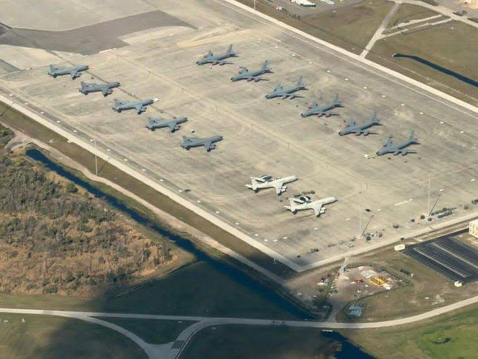 有报道称，美国可能正在准备一项重大军事行动。在佛罗里达州的麦克迪尔空军基地，人们