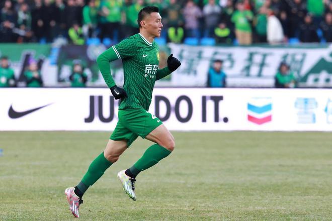 应该是2008年的时候，当时跟着一位葡萄牙《纪录报》的女记者前往于大宝青岛的家中