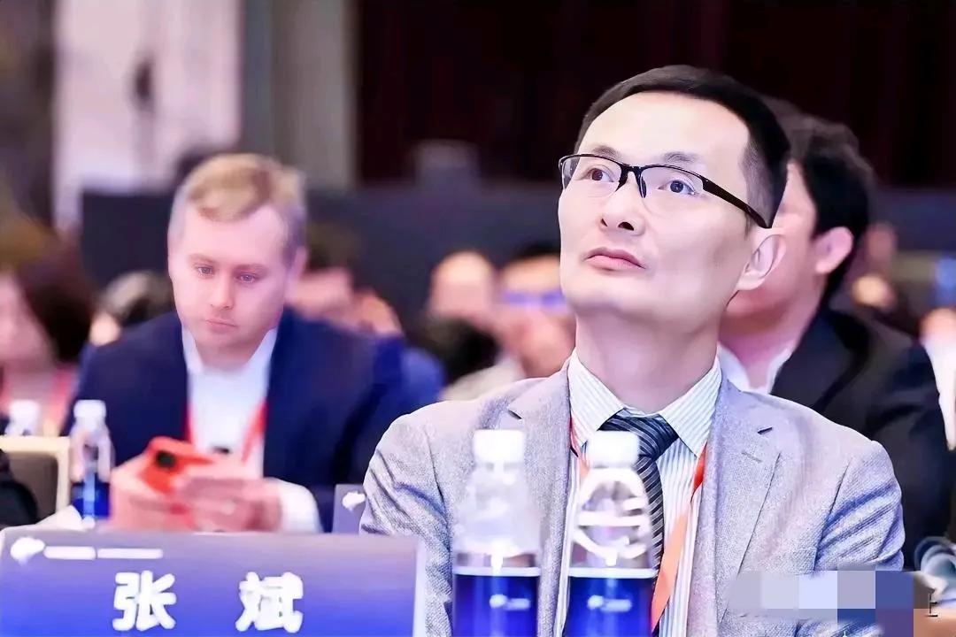 其实问题不是消费刺激不起来，是消费的两极分化，高收入人群还在继续买豪宅买奢侈品买