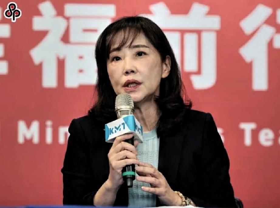 就在刚刚，
国民党文传会主委尹乃菁发表严正声明，
4月16日，针对李乾龙座车被装