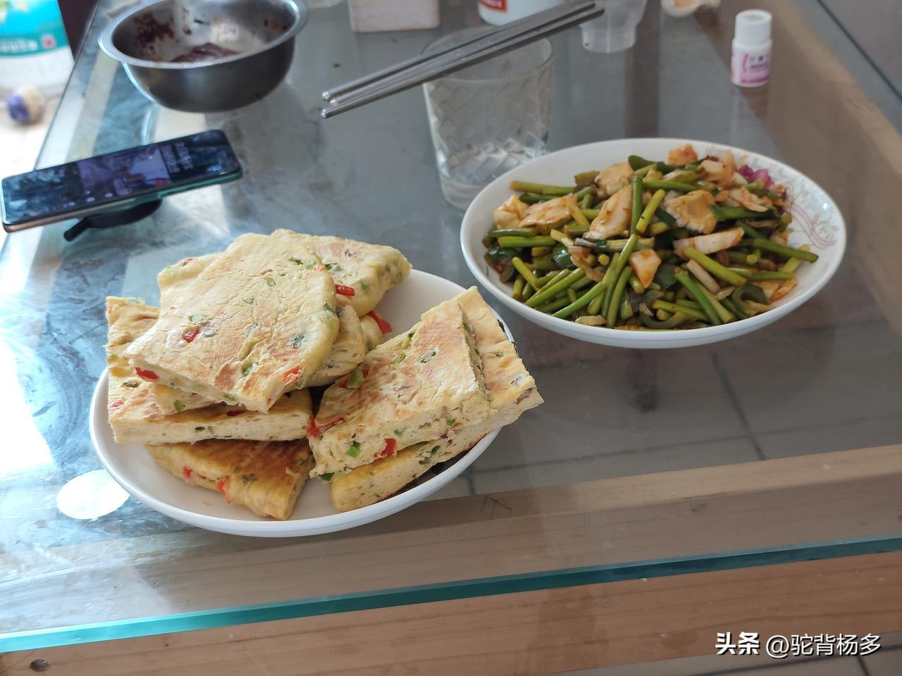 老婆：抖音上学的烙懒人饼，比烙普通锅盔快。