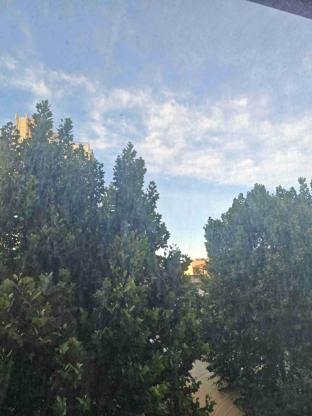 我的今日状态：💪🏻充满干劲
我这里的天气：☀️晴天
六十四岁
依然充满干劲