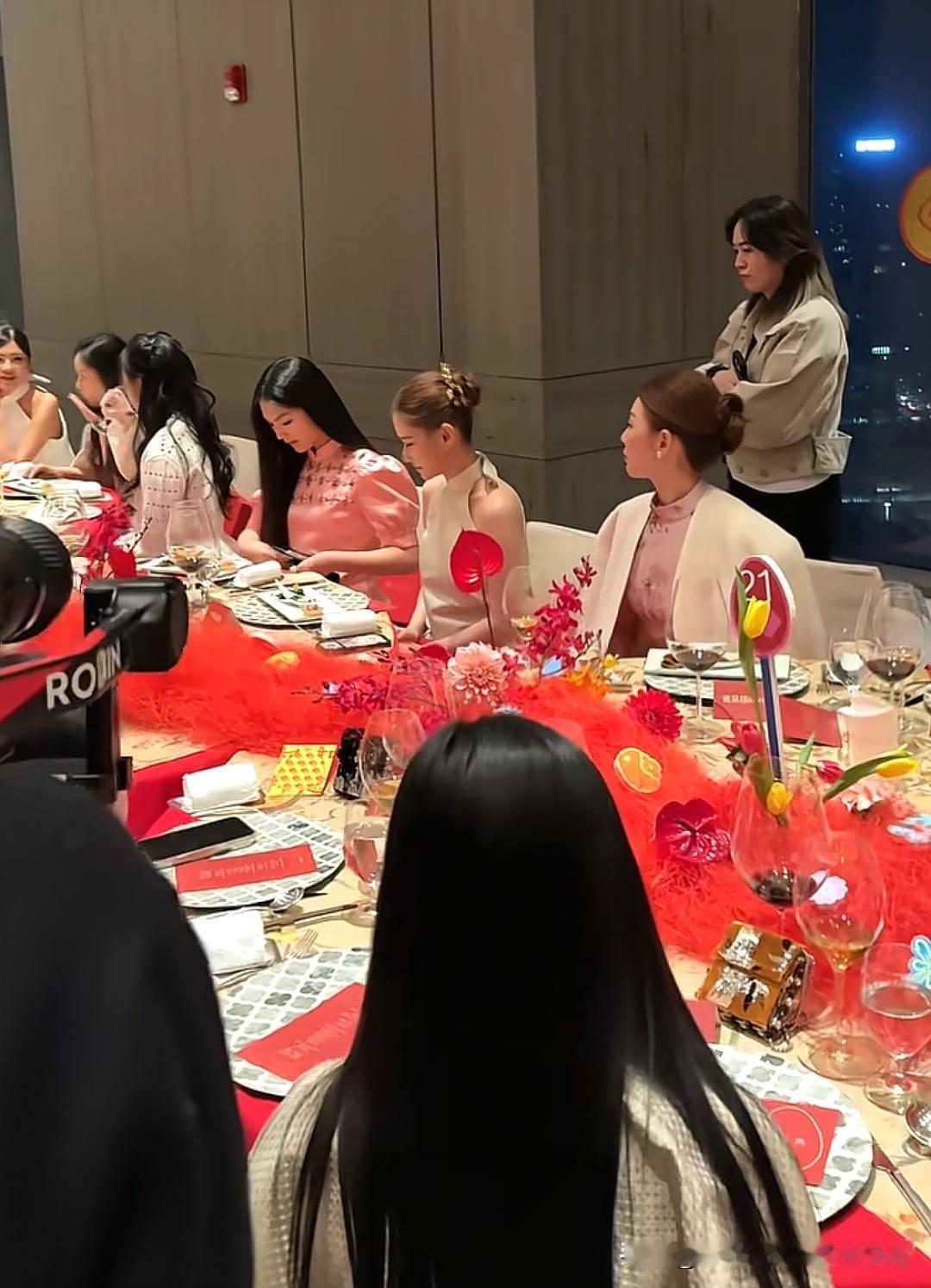 李湘炫富多年，一直都是富婆人设，如果只是炫富问题，那么被禁只是中度惩罚。也就是说