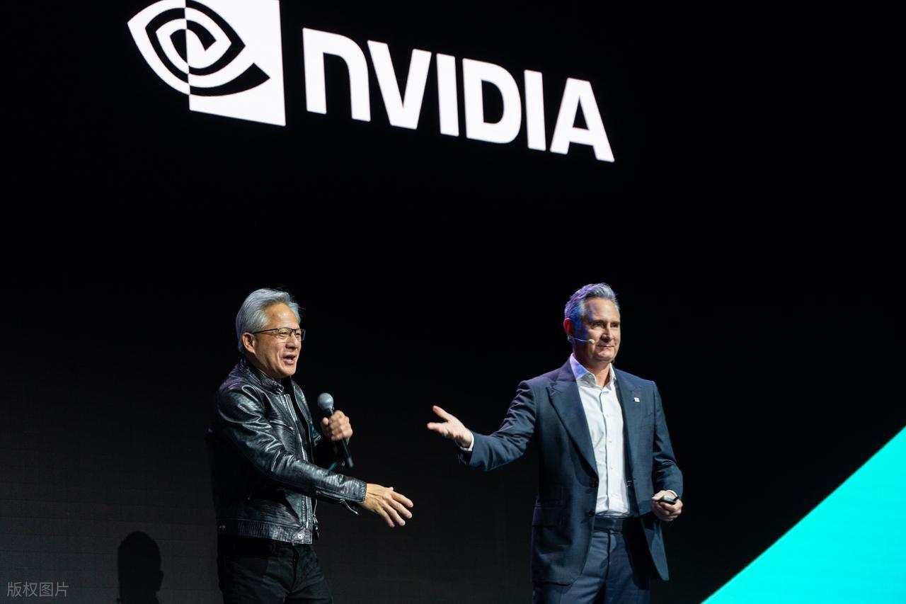 高通英伟达暗战，Arm PC要翻盘？
高通高管一句“欢迎加入大家庭”，表面热情，