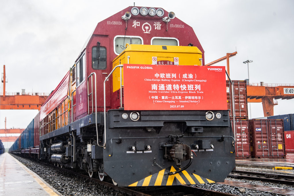 搭乘一列车，与全世界做生意——从第12万列中欧班列看四川向西开放丨牢记嘱托 奋力打造两高地两基地一屏