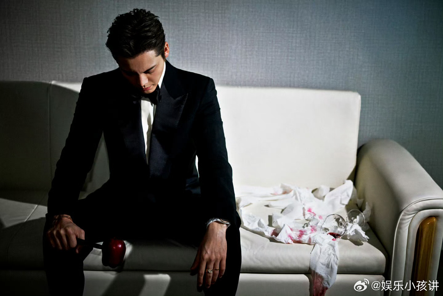 陈伟霆黑西装帅成啥了陈伟霆这张脸就该演霸总 谁被陈伟霆黑西装造型惊艳，禁欲穿搭藏