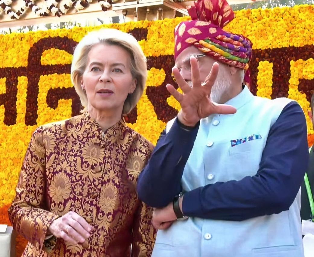 太尴尬了！欧盟主席冯德莱恩被邀请参加印度阅兵式后反而遭到了美国多家媒体的嘲讽，认
