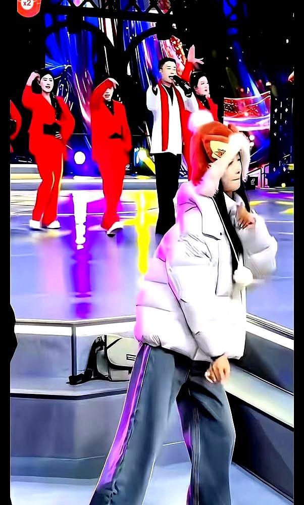 郭有才结婚了，新娘不是流量，而是陪伴7年的她！曾被嘲“造神泡沫”，如今身家过亿的