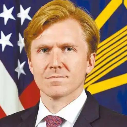 美国防部副部长赫格塞思观看中国93阅兵后认为，不寻求冲突，但美军需保持战略优势。