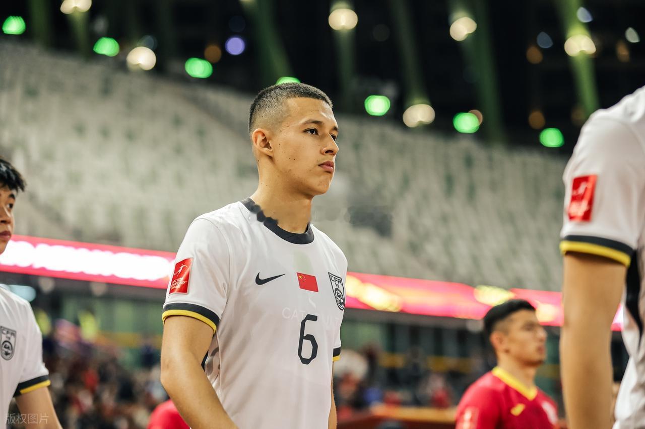 正在迪拜集训的U23国足距离U23开赛还有差不多一周时间，球队还需要从目前的27