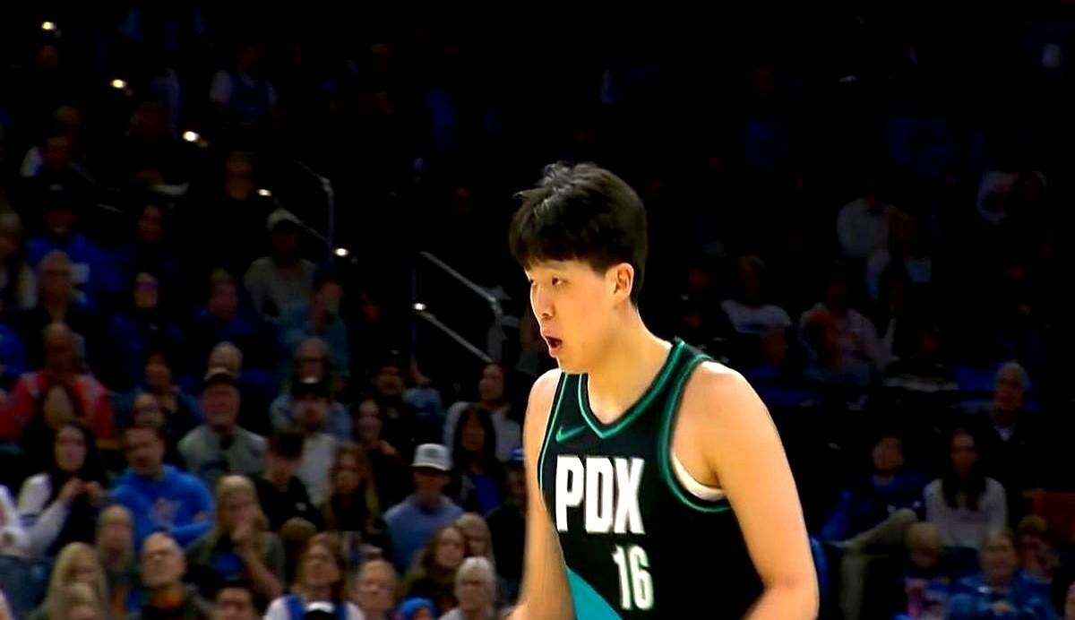 17 分钟扔了 11 个球，那架势跟疯了似的。

他刚换了个新地方，就拼了命想让