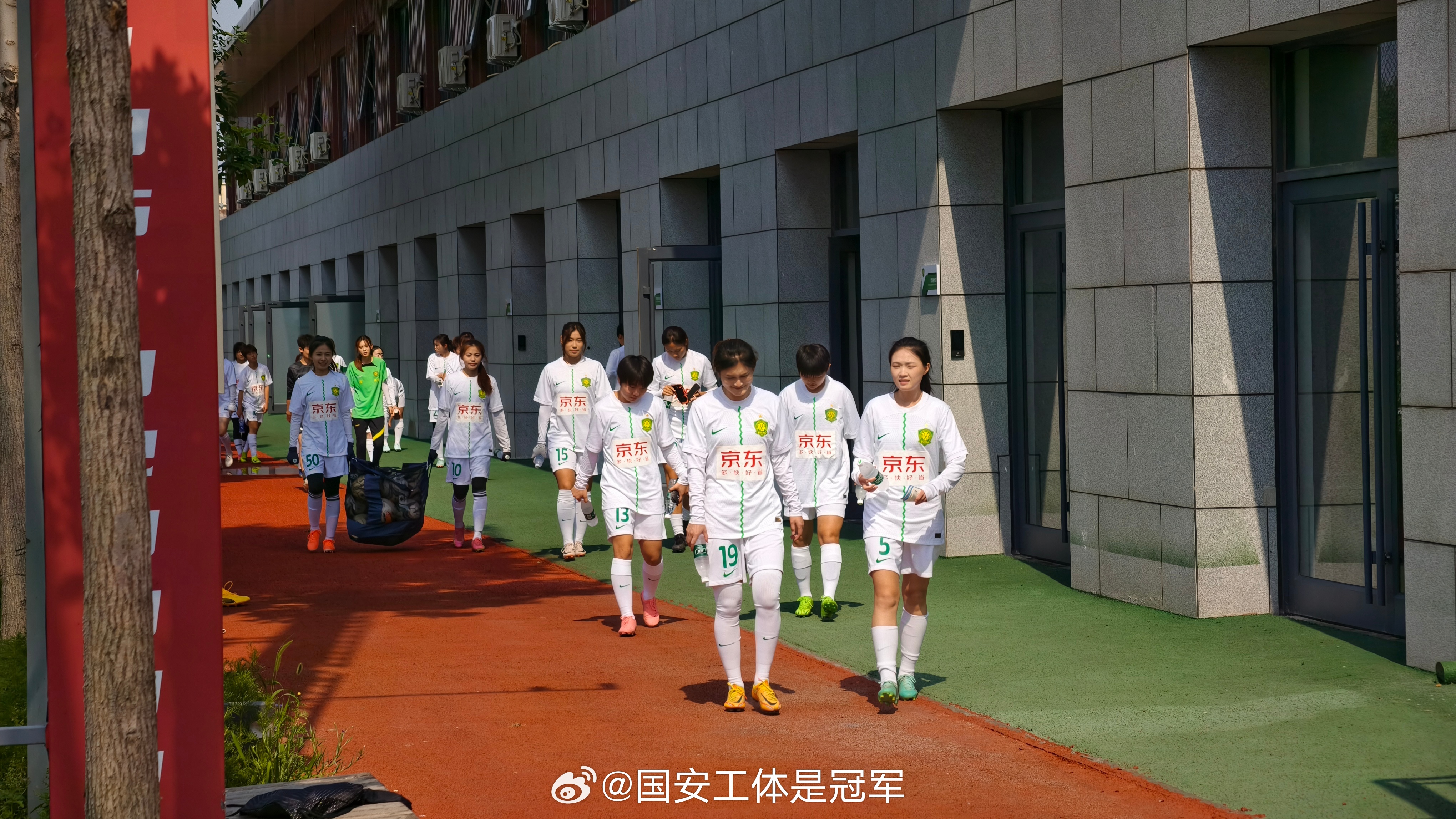 北京国安[超话]新基地迎来一只新球队[酷]  ​​​
