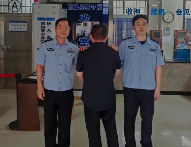 湖南常德，汪某被警察抓走了，说起原因有些让人难以启齿，他偷了60多件女士内衣，犯