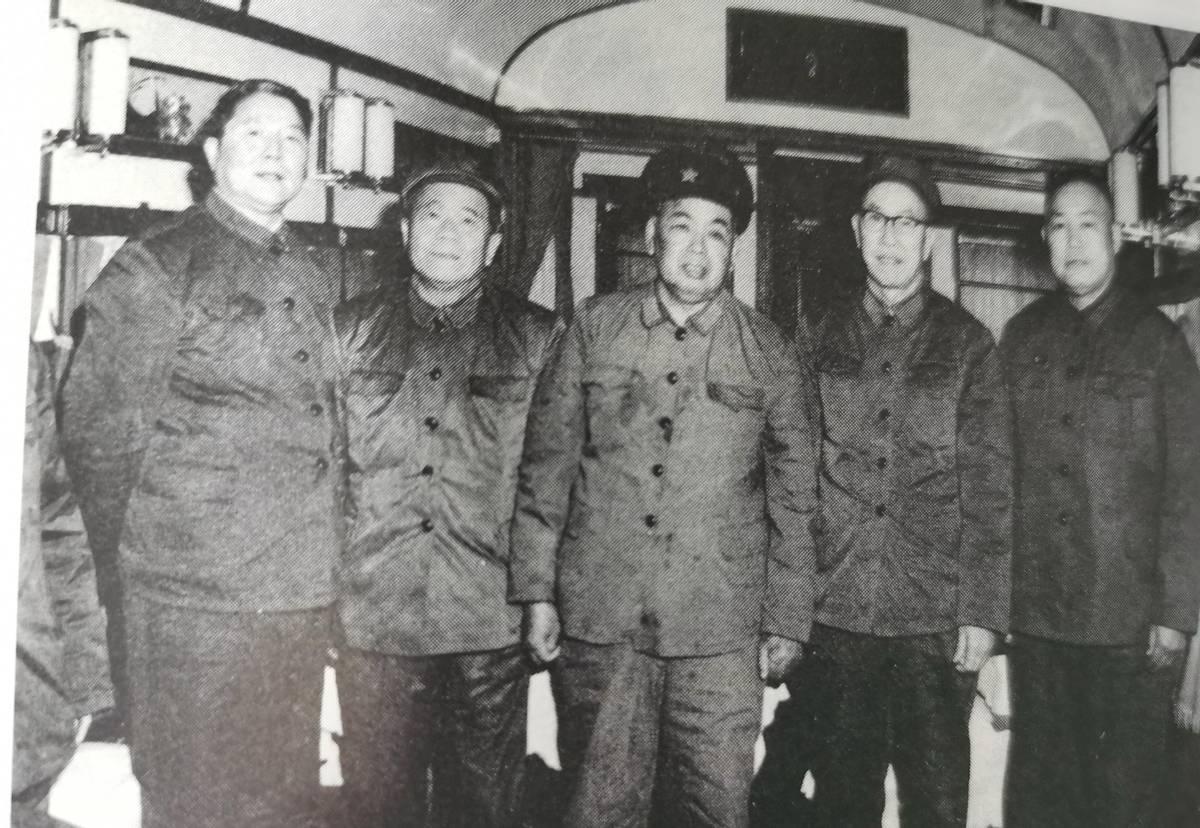 许世友为何能担任大军区司令，三大战役缺席且抗美援朝时也未立下大功？
1955年初