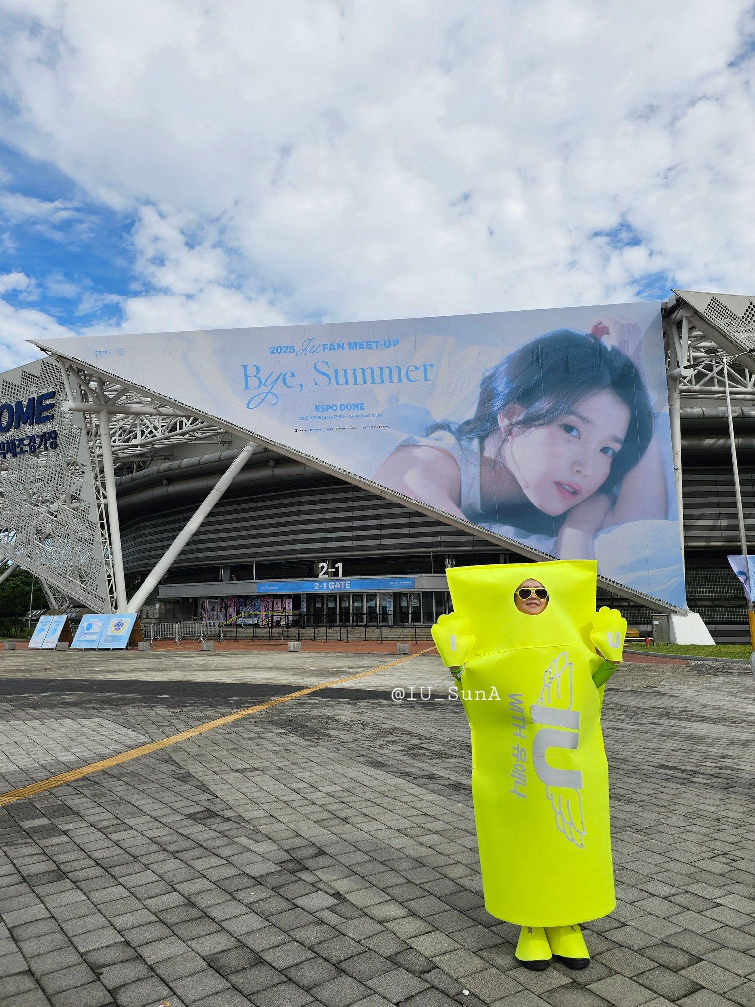 250914 IU bye summer FM day2现场图爱娜今日份着装 ​