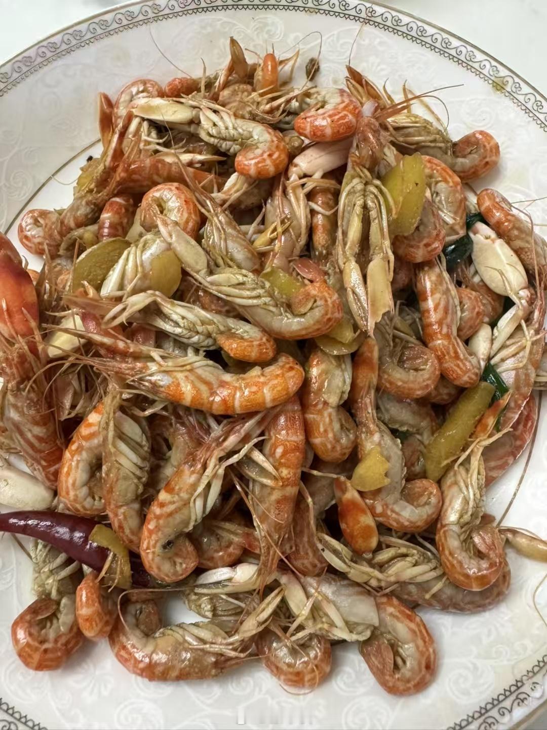 这种小龙虾吃起来都不用剥壳儿[允悲]不可辜负的美食 ​​​