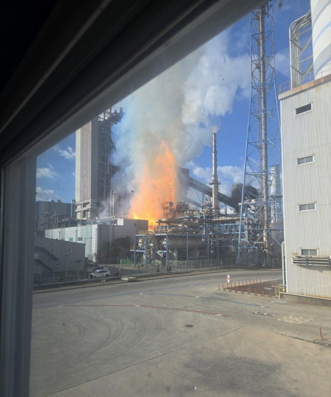 韩国一火电站爆炸起火当地时间12月9日，位于韩国忠清南道的泰安火电站发生燃起爆炸