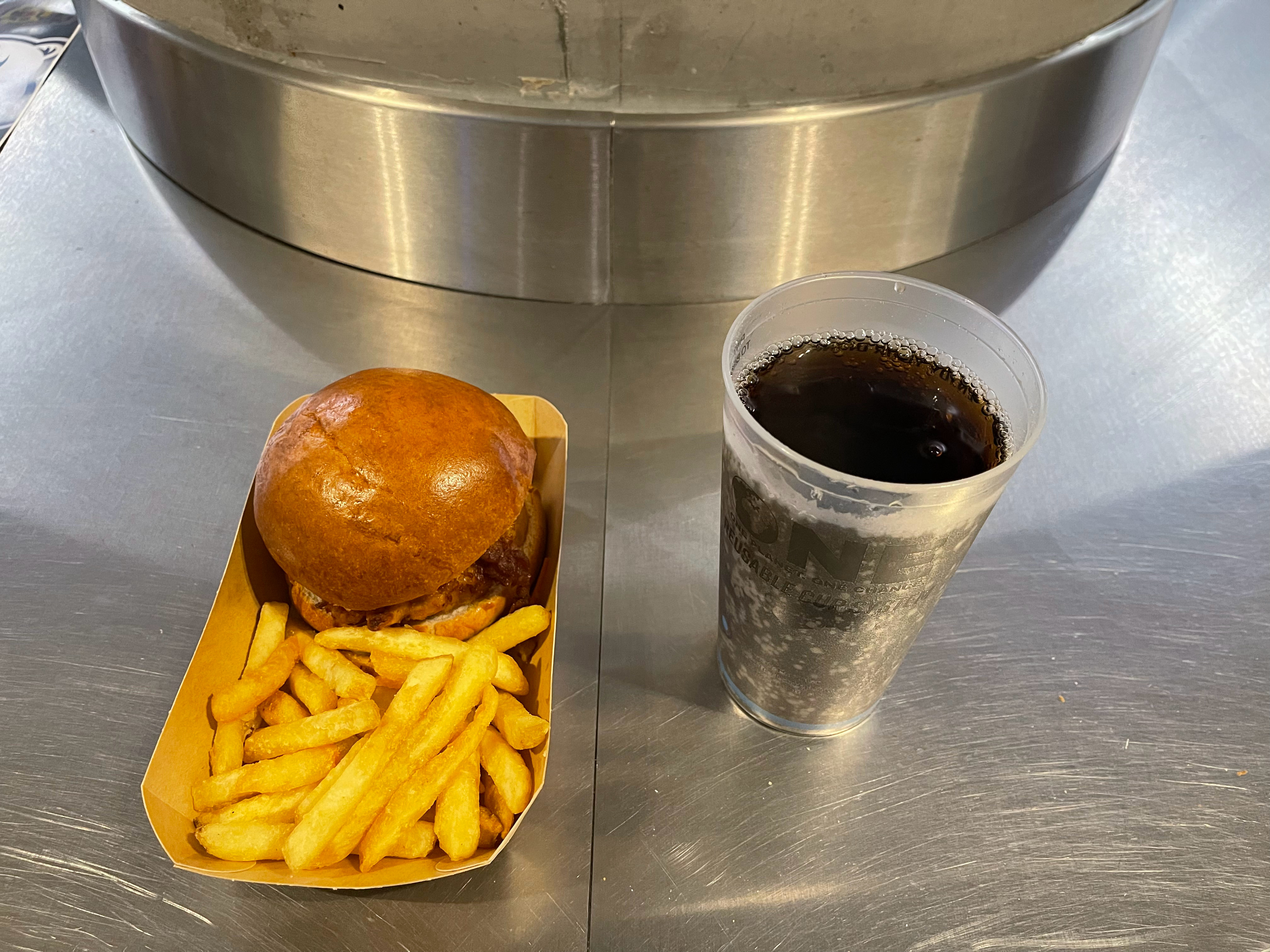 前方报道不过餐饮这一块，就还是非常英（kui）国（fa）了chinahawks