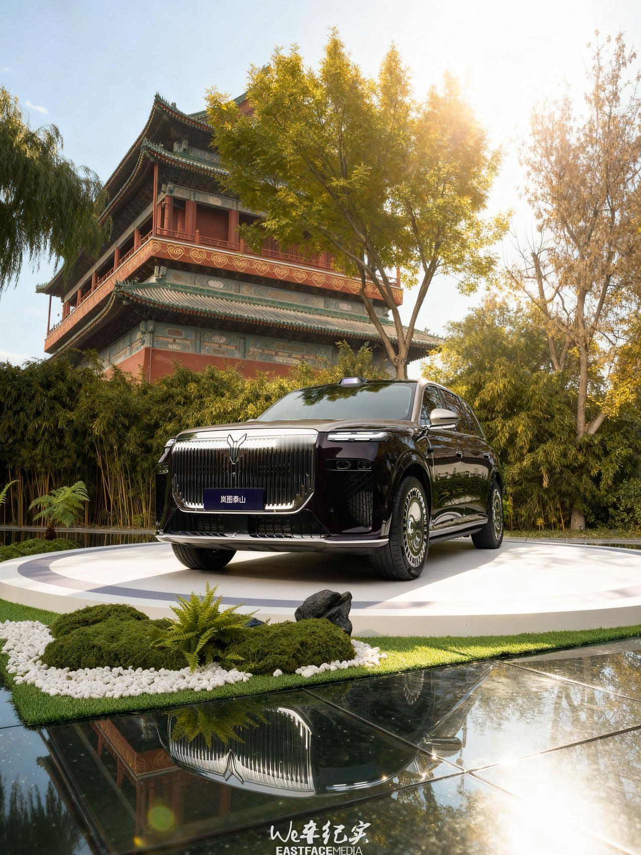 在鼓楼旁边拍车那会是怎样的感受，正好还是秋景，正好这地方叫时间博物馆，正好这台车