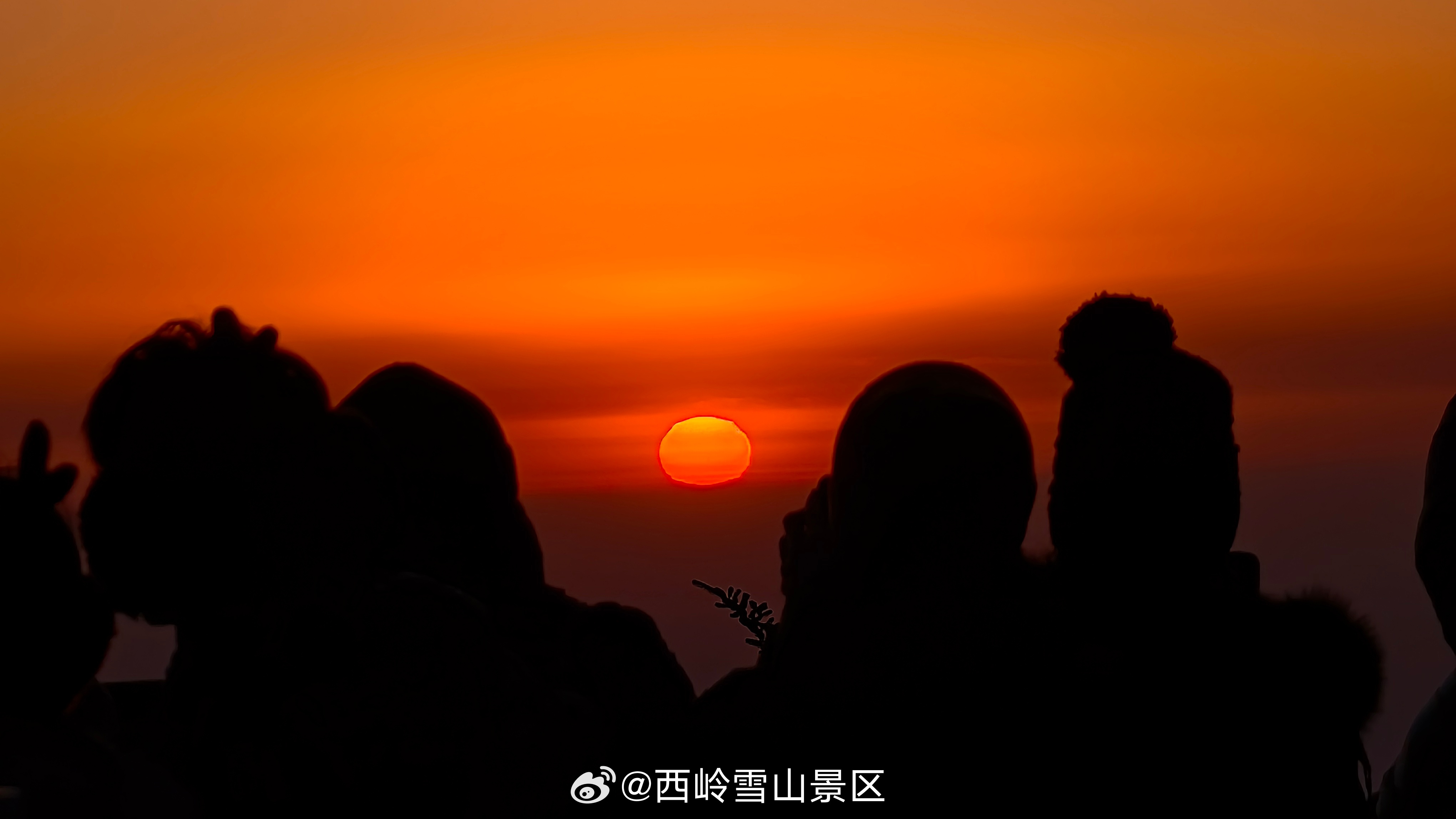 日落时分，人群静谧🌅❤️#时光 ##美好# ​​​