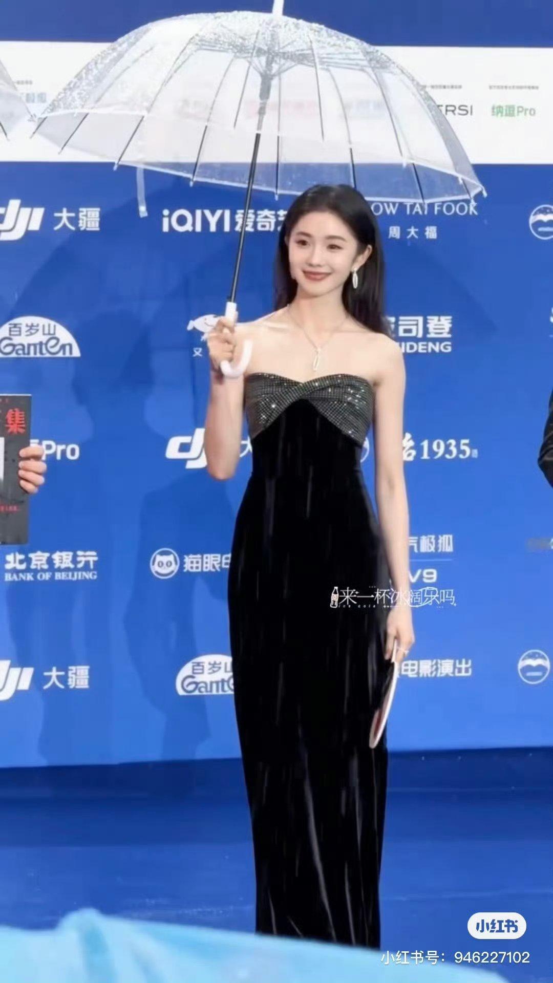 真漂亮啊刘浩存，身材脸蛋都太好 